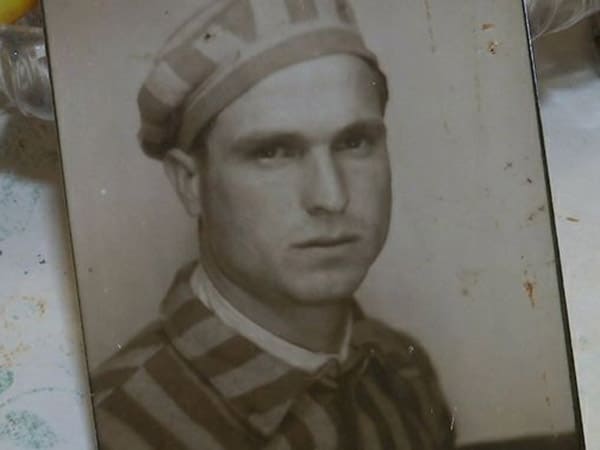 Juan Romero, último superviviente de Mauthausen, homenajeado a los 101 años